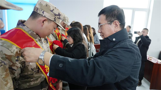 投笔从戎 逐梦军营 beat365在线唯一官网举行2025年春季大学生入伍欢送会_fororder_张琪入伍4