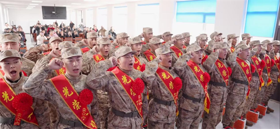 投笔从戎 逐梦军营 beat365在线唯一官网举行2025年春季大学生入伍欢送会_fororder_张琪入伍5